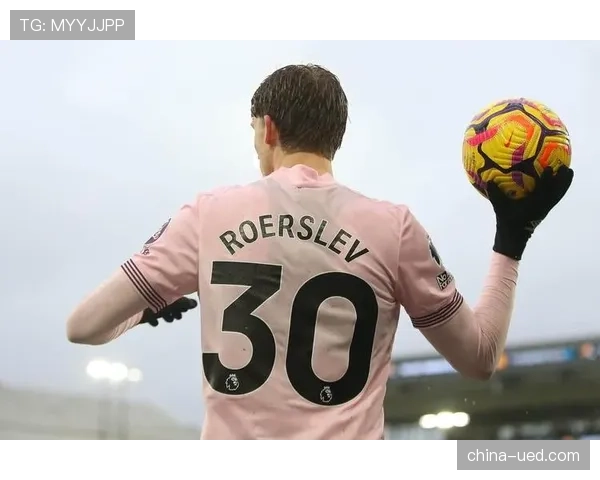 英超门将长传比例出现回升 后场传导风险引发重新评估