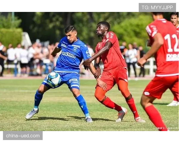 雷恩前场逼抢制造多次机会 欧塞尔防线难以应对高强度压迫